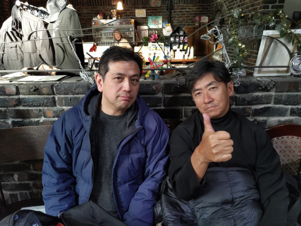 おつかれ難しそうな話をする二人