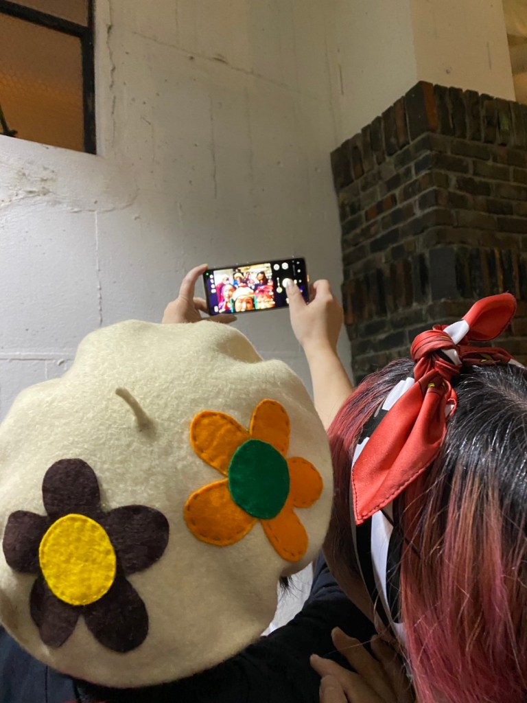 自撮りを撮るパヤツの眼