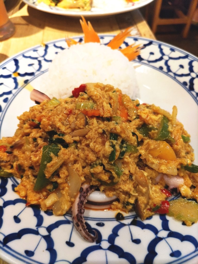 メインディッシュ「タリーパッポンカレー」最高