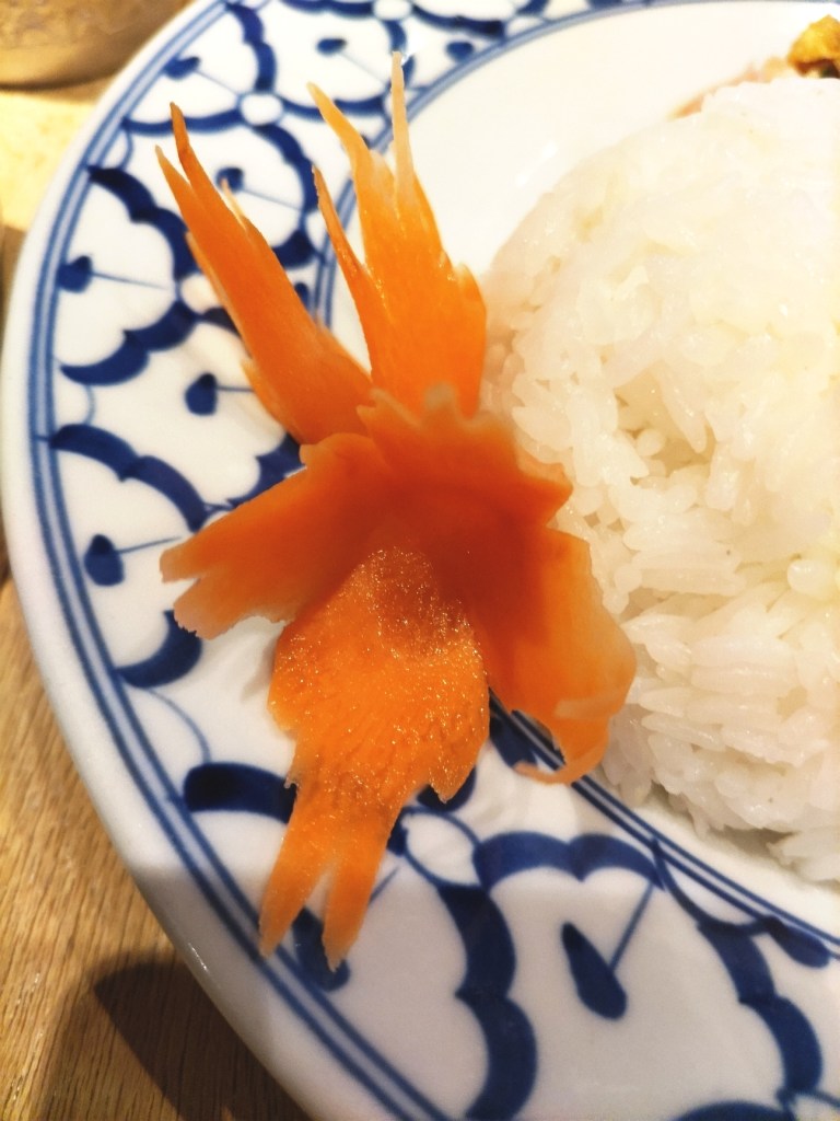 飾り切りがどれも素敵。そしてタイ米がうますぎる